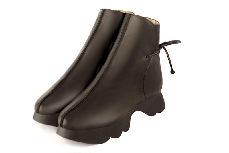 Dark brown women's ankle boots with laces at the back. Round toe. Low rubber soles. Front view - Florence KOOIJMAN